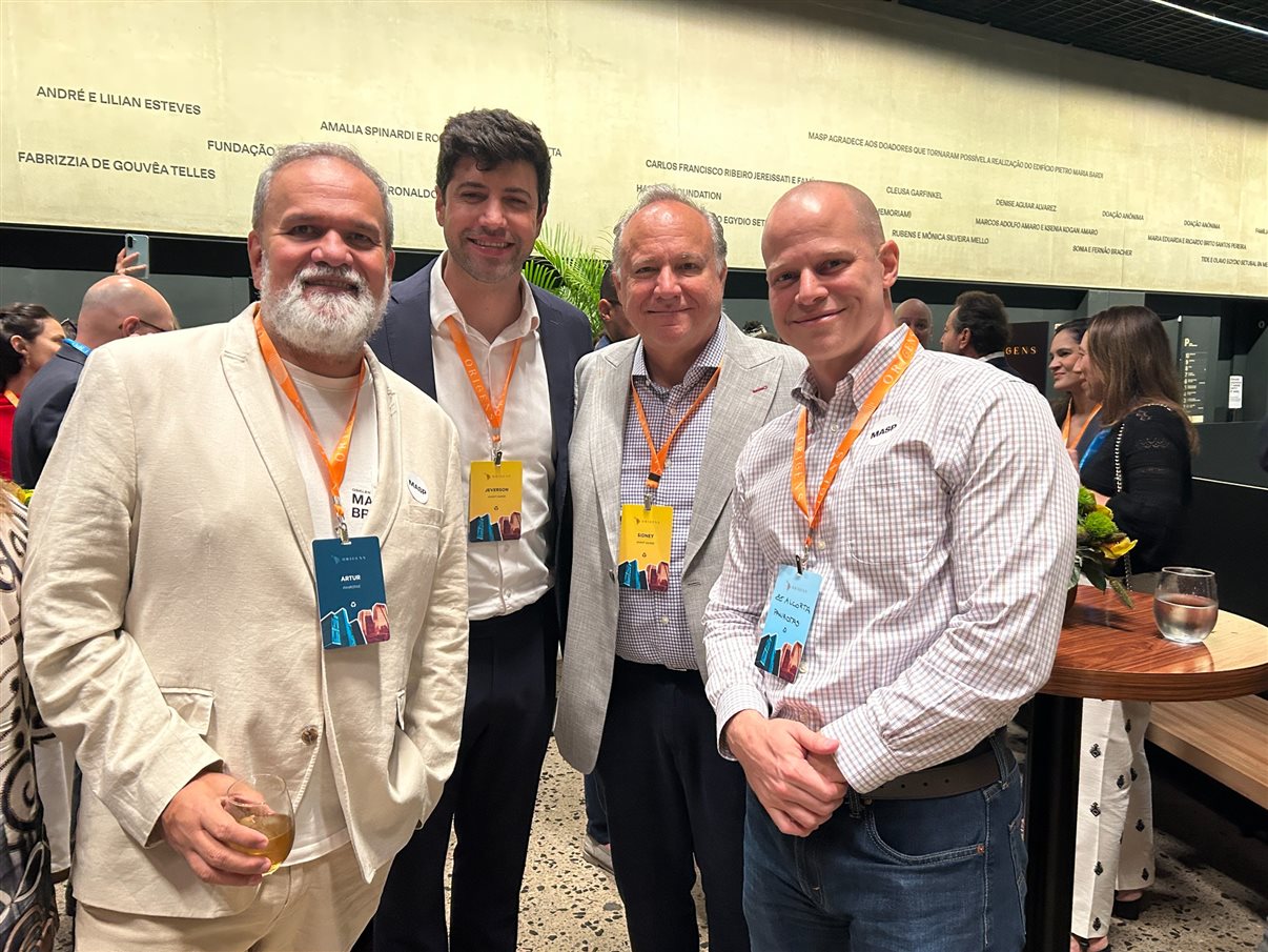Tati, da Mercatur, entre Sidney Alonso e Jeverson Zanini, da Avant Garde