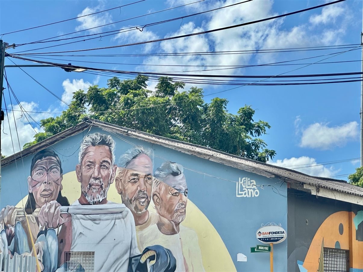 Centro, ou "pueblo" de Miches é rústico e lembra uma pequena cidade interiorana brasileira