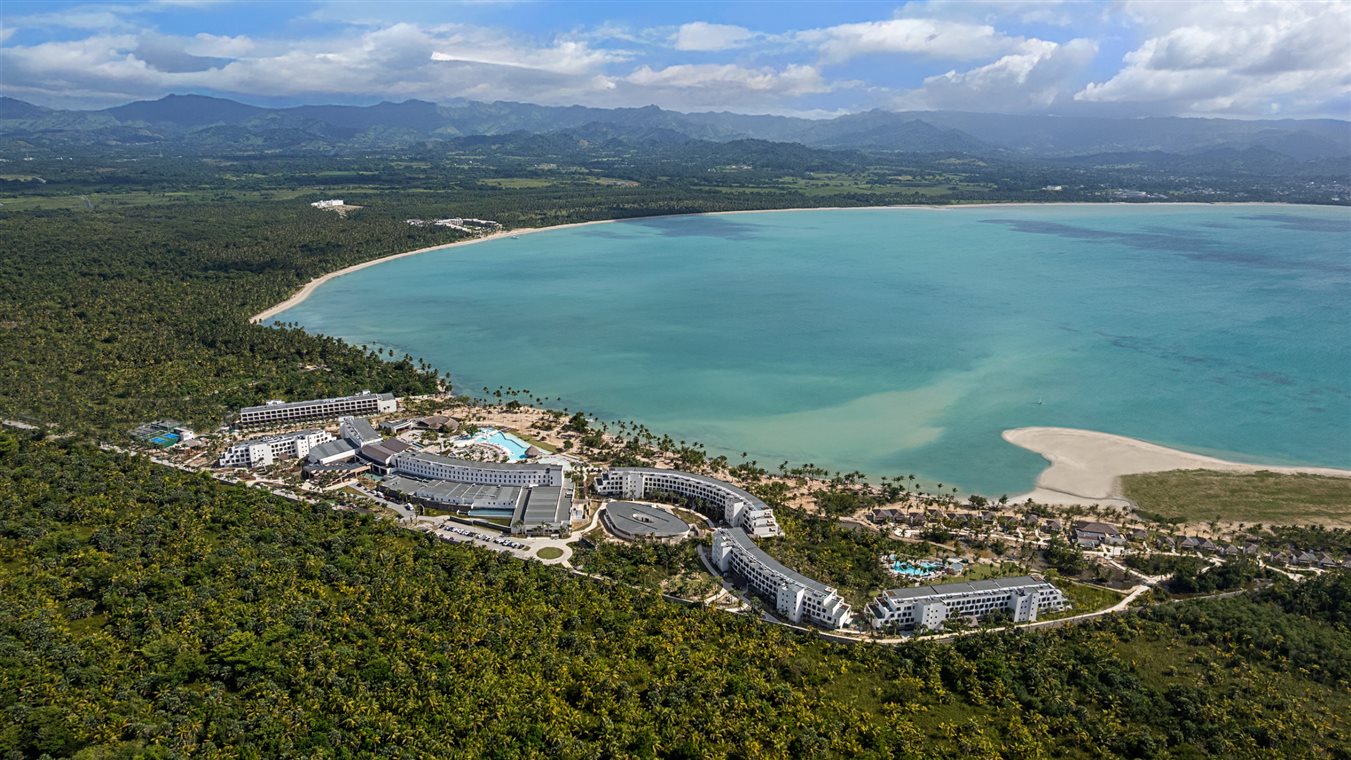Zemí Miches All-Inclusive Resort fica na Playa Esmeralda, com águas mornas e cristalinas