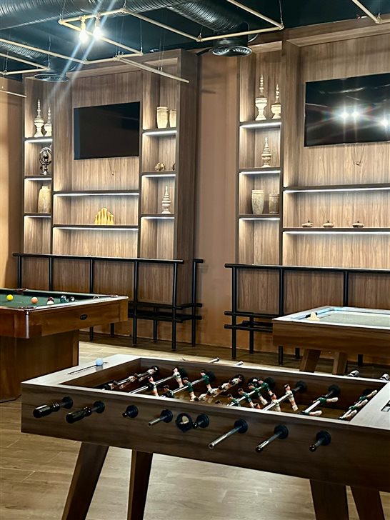 Parte do sports bar do Zemí