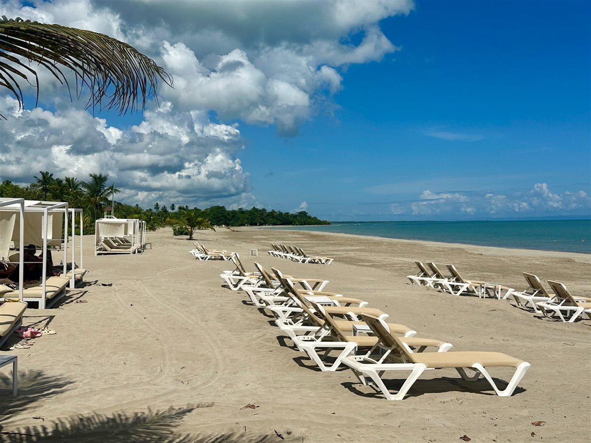 Playa Arriba é bastante exclusiva e sossegada