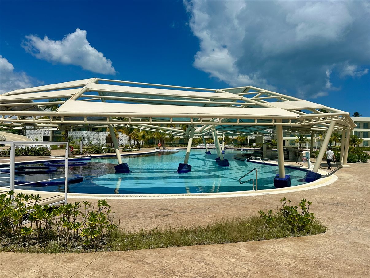 Piscina da área familiar.