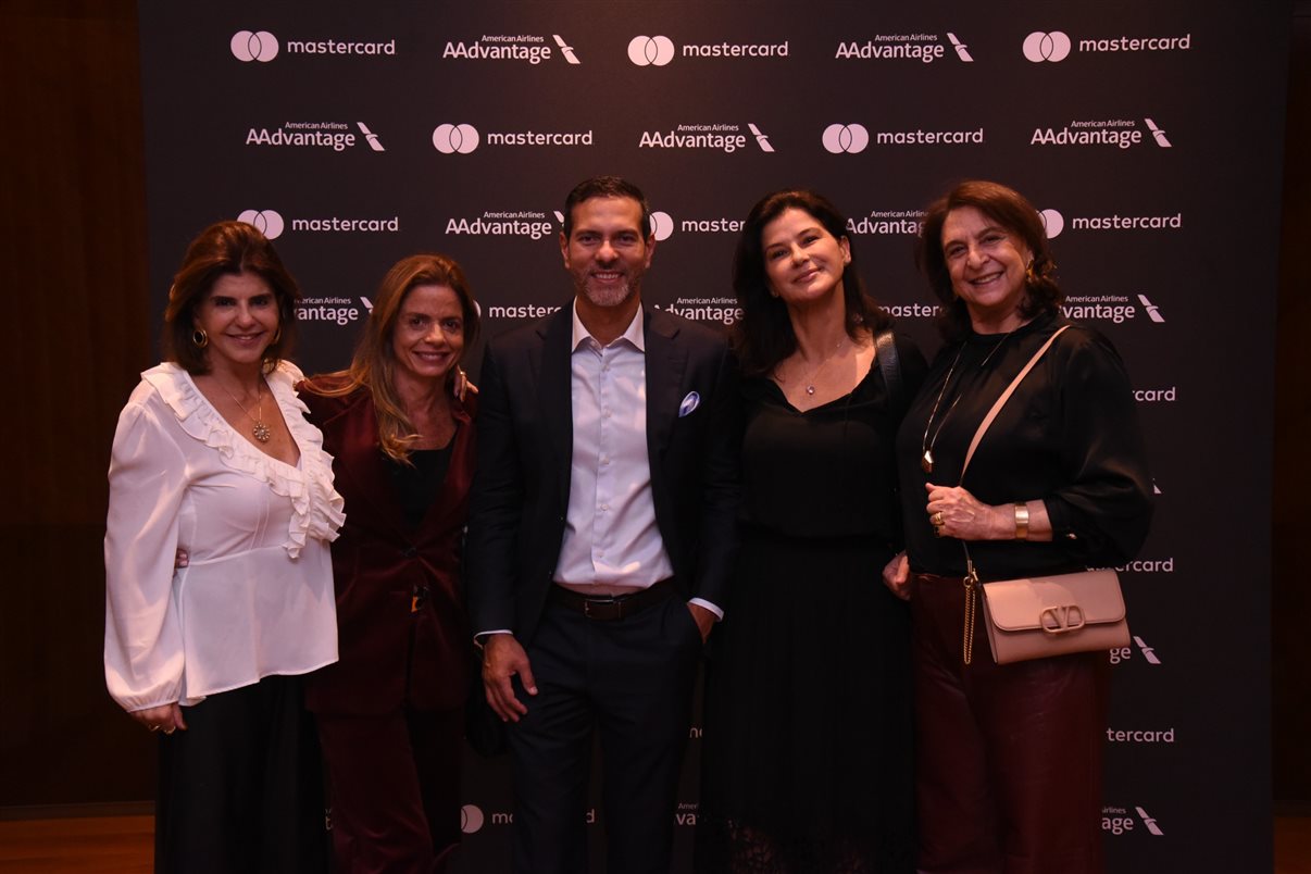 Raquel Careta, Júlia Christina Yamanishi, Leandro Lustosa, Heleni Hamamoto e Aline Chicarolli, da American Airlines