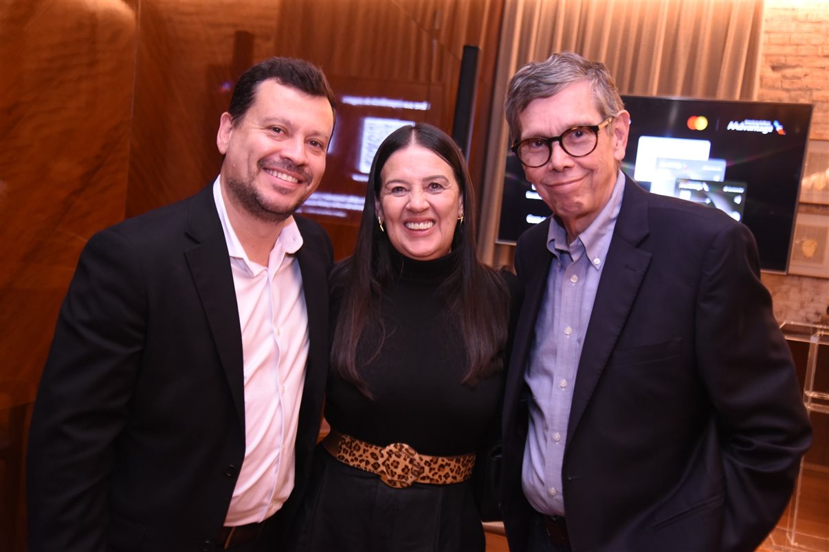 Raquel Careta, Júlia Christina Yamanishi, Leandro Lustosa, Heleni Hamamoto e Aline Chicarolli, da American Airlines