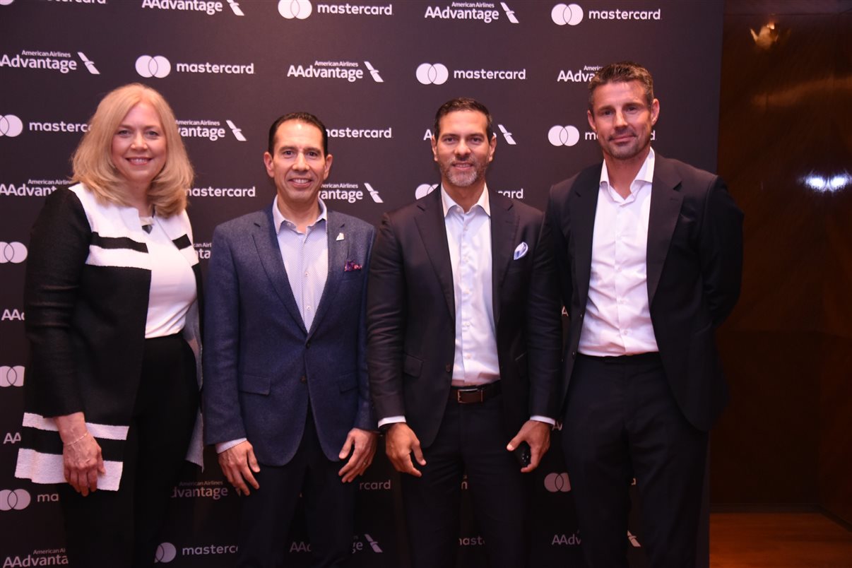 Raquel Careta, Júlia Christina Yamanishi, Leandro Lustosa, Heleni Hamamoto e Aline Chicarolli, da American Airlines