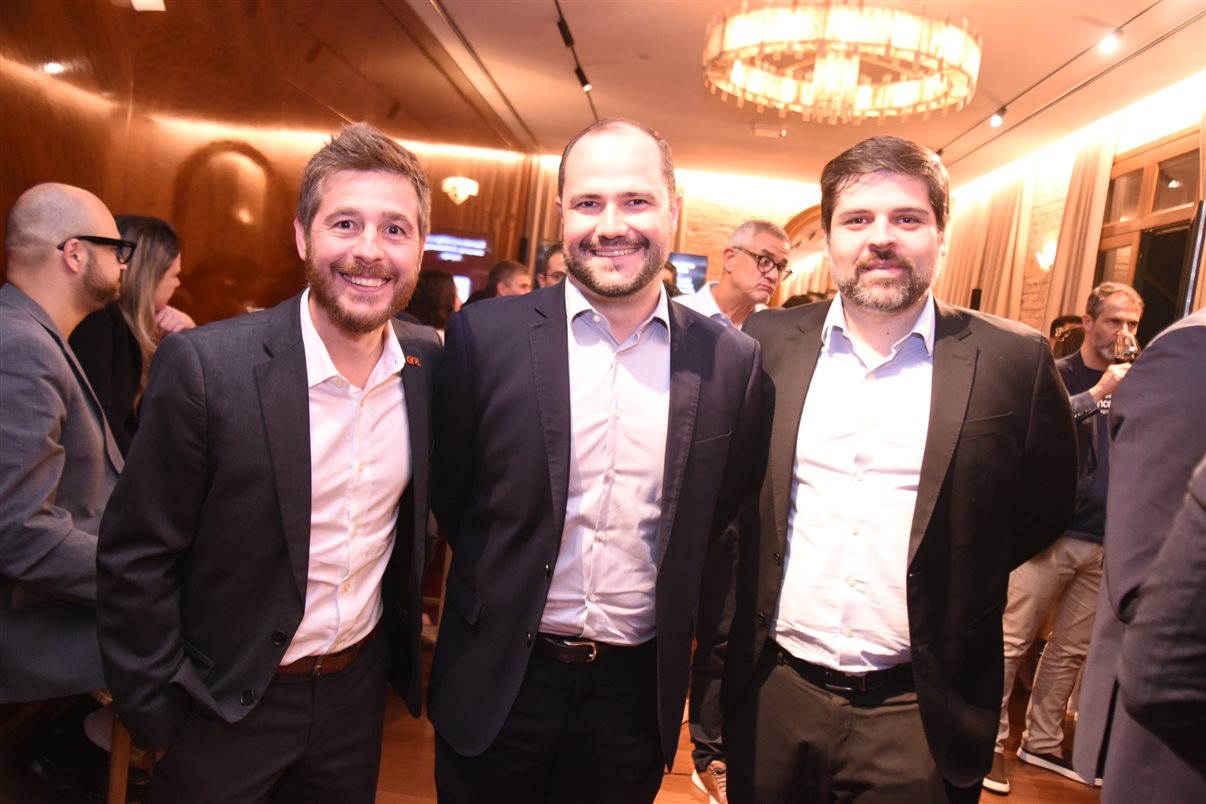 Raquel Careta, Júlia Christina Yamanishi, Leandro Lustosa, Heleni Hamamoto e Aline Chicarolli, da American Airlines