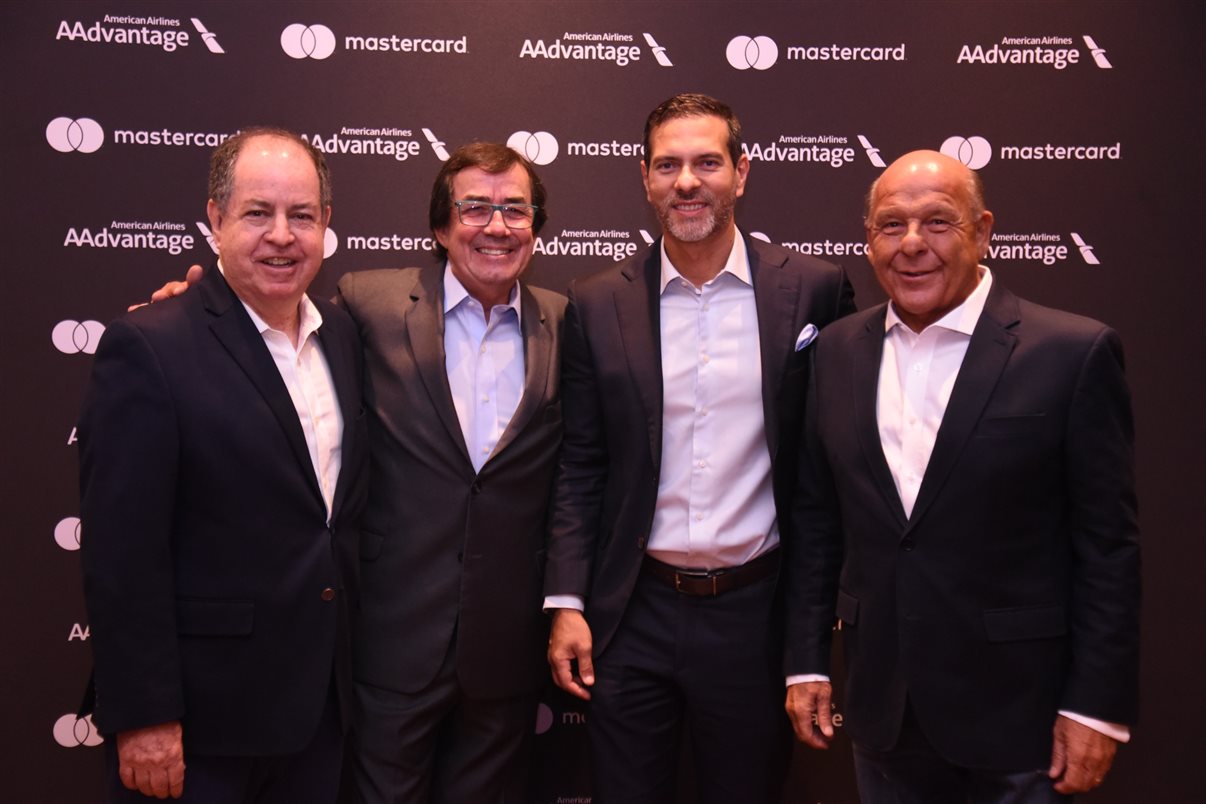 Raquel Careta, Júlia Christina Yamanishi, Leandro Lustosa, Heleni Hamamoto e Aline Chicarolli, da American Airlines