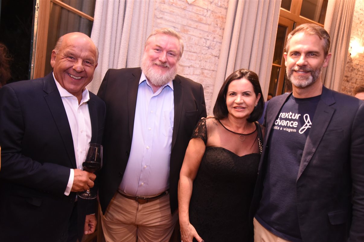 Raquel Careta, Júlia Christina Yamanishi, Leandro Lustosa, Heleni Hamamoto e Aline Chicarolli, da American Airlines