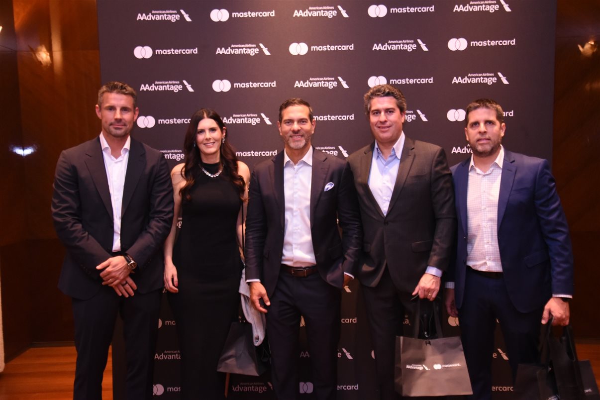 Raquel Careta, Júlia Christina Yamanishi, Leandro Lustosa, Heleni Hamamoto e Aline Chicarolli, da American Airlines