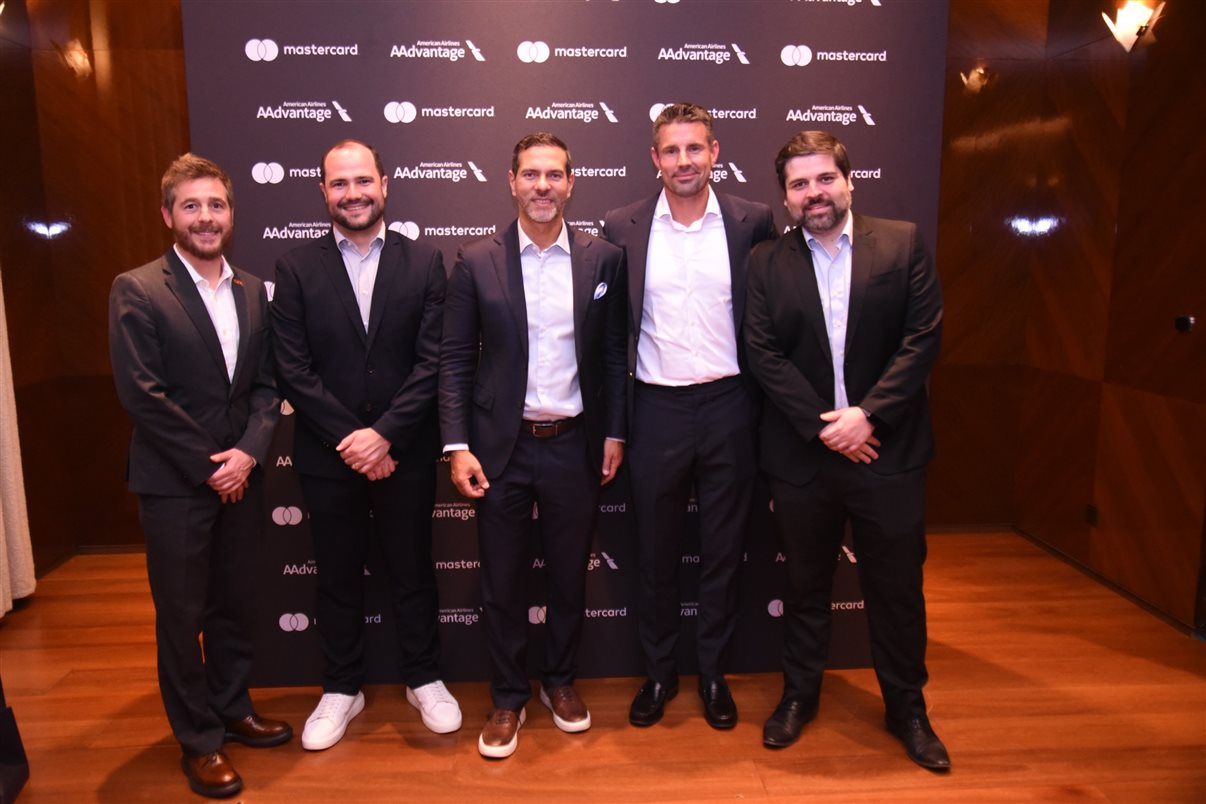 Raquel Careta, Júlia Christina Yamanishi, Leandro Lustosa, Heleni Hamamoto e Aline Chicarolli, da American Airlines