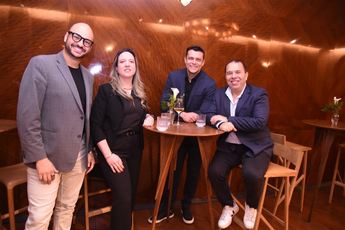 Raquel Careta, Júlia Christina Yamanishi, Leandro Lustosa, Heleni Hamamoto e Aline Chicarolli, da American Airlines