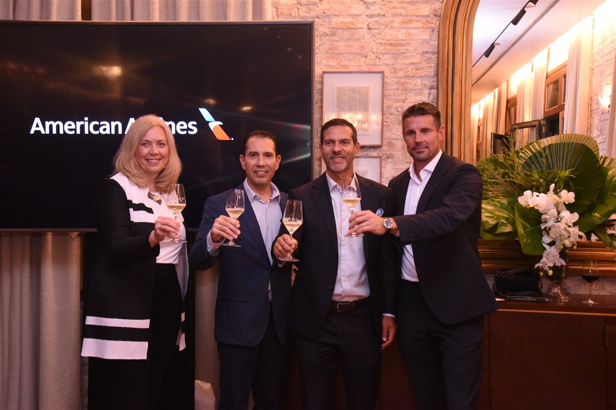 Raquel Careta, Júlia Christina Yamanishi, Leandro Lustosa, Heleni Hamamoto e Aline Chicarolli, da American Airlines