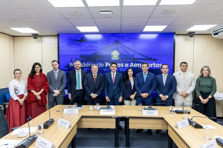 Reunião para debater a ampliação de voos, aumento da concorrência e redução dos preços das passagens