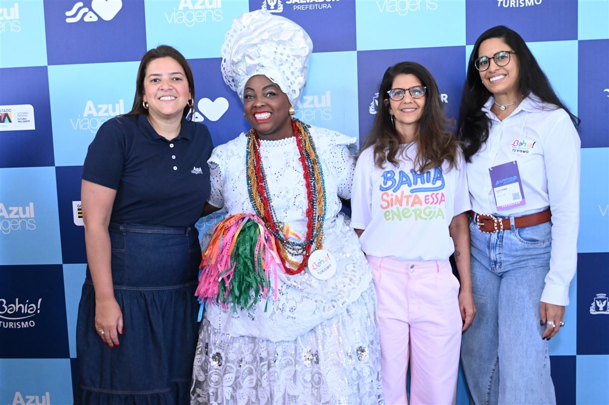 Julia Meira, da Azul Viagens Christiane Teixeira, da Luck Receptivo, Alessandra Dias, da Azul Viagens, Carola Montoro, da prefeitura de Salvador, Lucy Nascimento, Tatiana Harfush, Luciana Garcia, da Setur Bahia, Mariana Rocha, David Batista, da Azul, e Tatiana Martins, da Azul Viagens