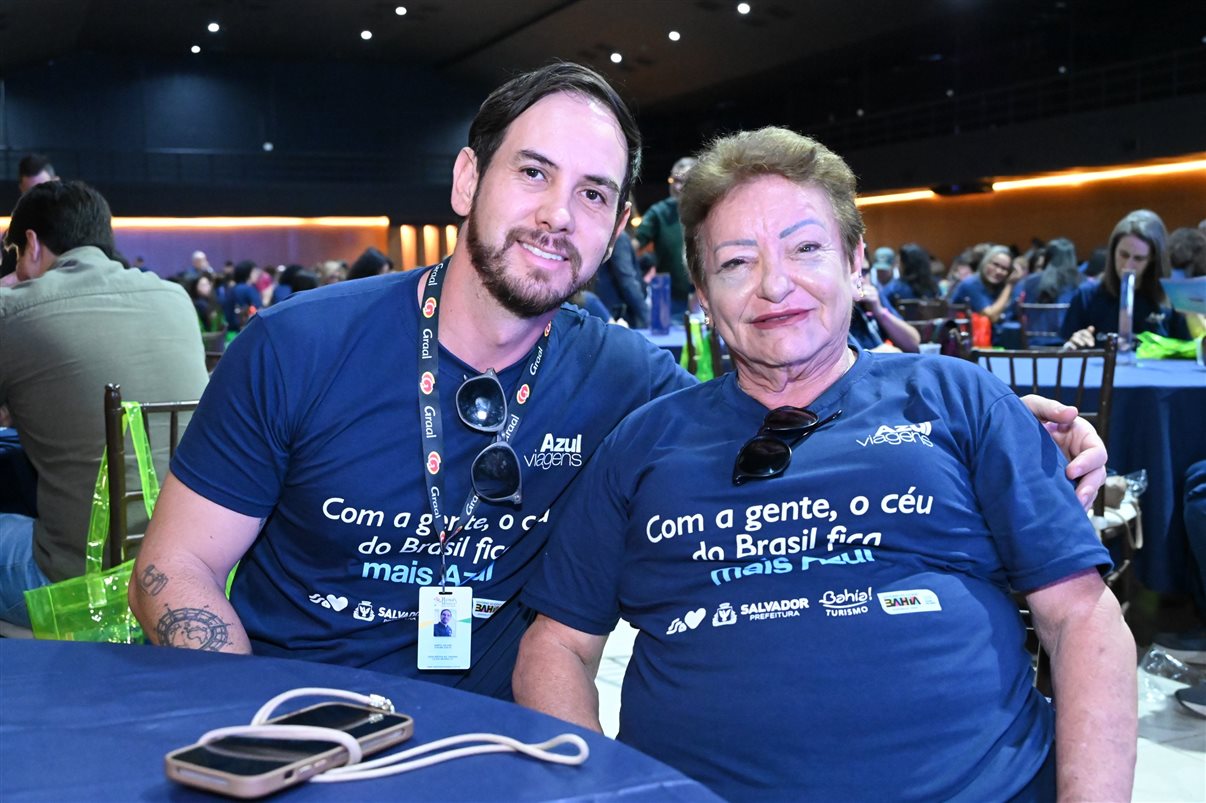 Julia Meira, da Azul Viagens Christiane Teixeira, da Luck Receptivo, Alessandra Dias, da Azul Viagens, Carola Montoro, da prefeitura de Salvador, Lucy Nascimento, Tatiana Harfush, Luciana Garcia, da Setur Bahia, Mariana Rocha, David Batista, da Azul, e Tatiana Martins, da Azul Viagens