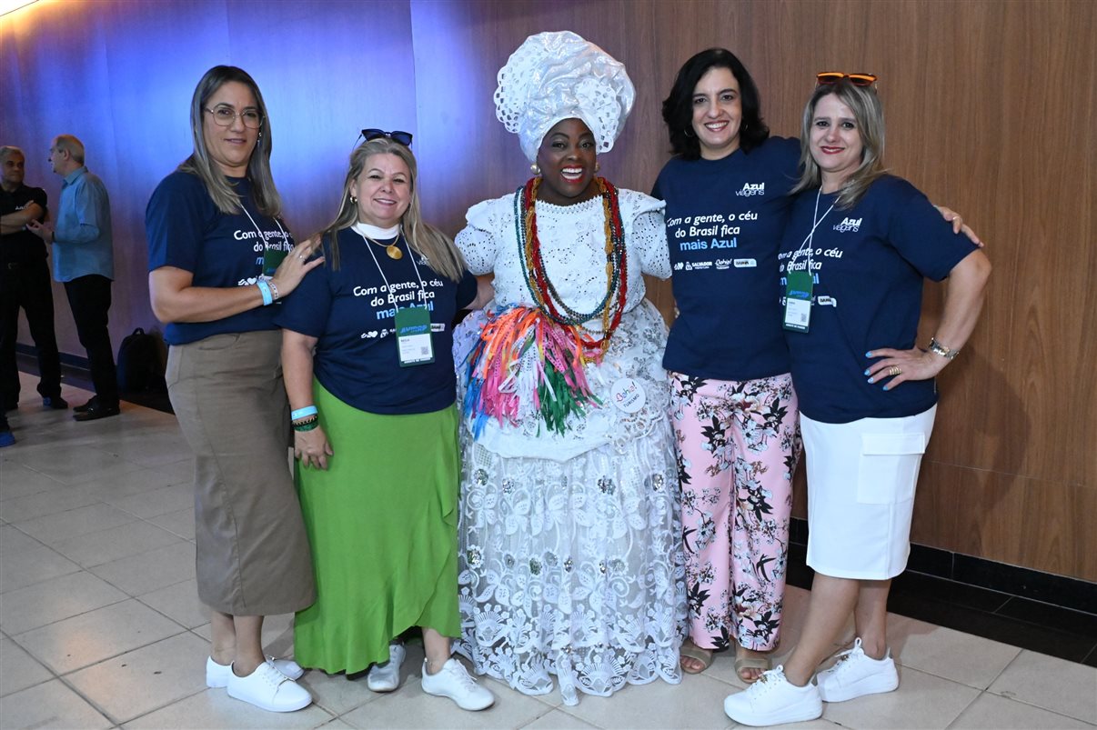 Julia Meira, da Azul Viagens Christiane Teixeira, da Luck Receptivo, Alessandra Dias, da Azul Viagens, Carola Montoro, da prefeitura de Salvador, Lucy Nascimento, Tatiana Harfush, Luciana Garcia, da Setur Bahia, Mariana Rocha, David Batista, da Azul, e Tatiana Martins, da Azul Viagens