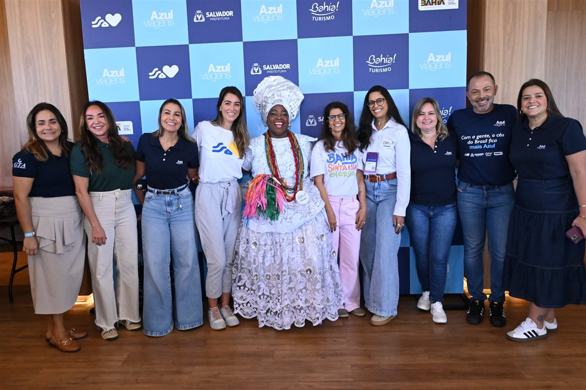 Julia Meira, da Azul Viagens Christiane Teixeira, da Luck Receptivo, Alessandra Dias, da Azul Viagens, Carola Montoro, da prefeitura de Salvador, Lucy Nascimento, Tatiana Harfush, Luciana Garcia, da Setur Bahia, Mariana Rocha, David Batista, da Azul, e Tatiana Martins, da Azul Viagens