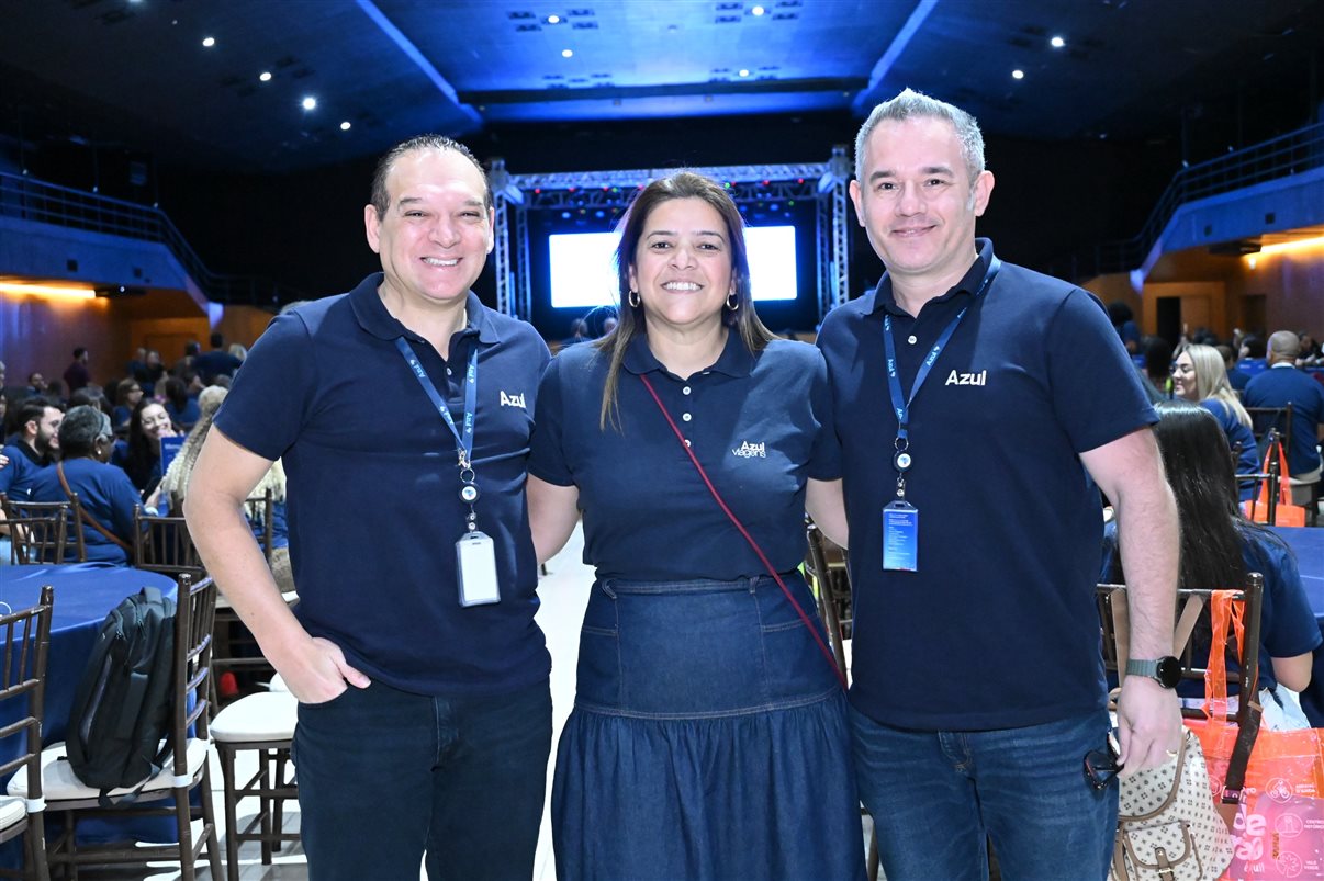 Julia Meira, da Azul Viagens Christiane Teixeira, da Luck Receptivo, Alessandra Dias, da Azul Viagens, Carola Montoro, da prefeitura de Salvador, Lucy Nascimento, Tatiana Harfush, Luciana Garcia, da Setur Bahia, Mariana Rocha, David Batista, da Azul, e Tatiana Martins, da Azul Viagens