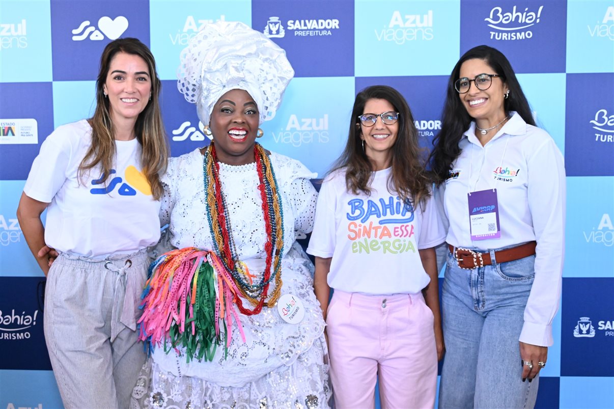 Julia Meira, da Azul Viagens Christiane Teixeira, da Luck Receptivo, Alessandra Dias, da Azul Viagens, Carola Montoro, da prefeitura de Salvador, Lucy Nascimento, Tatiana Harfush, Luciana Garcia, da Setur Bahia, Mariana Rocha, David Batista, da Azul, e Tatiana Martins, da Azul Viagens