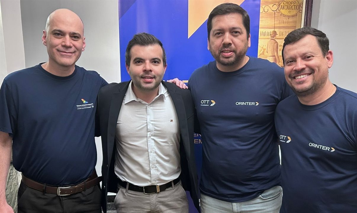 Fernando Hagopian, Gabriel Gomes, da SAA, Vinicius Chagas, da Orinter, e Emerson Camilo, da OTT Operadora