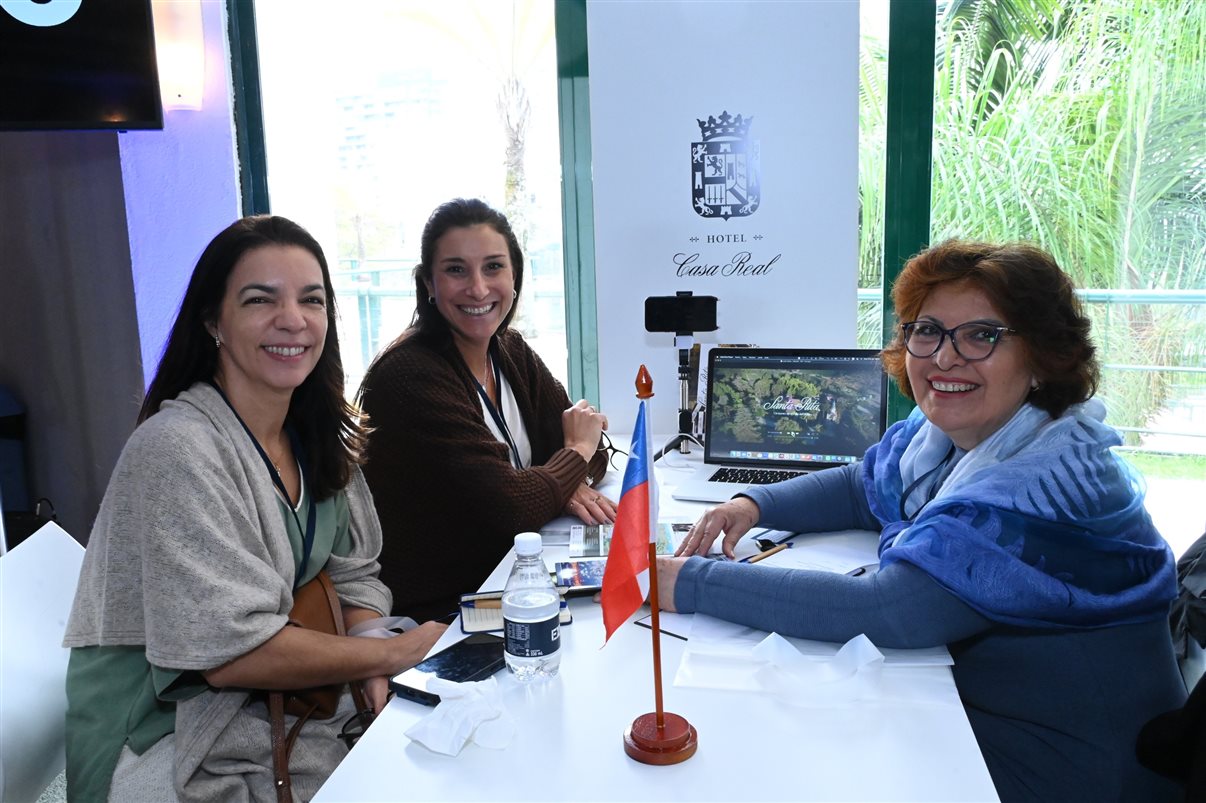 Taiane de Oliveira, do Andorra Tarvel Service, e Nara Rossatti, da Nara Rossatti Viagens 