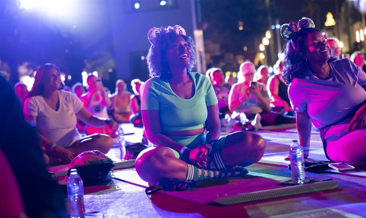 Algumas corridas incluem eventos extras, como festa pós-prova e aulas de ioga ao amanhecer