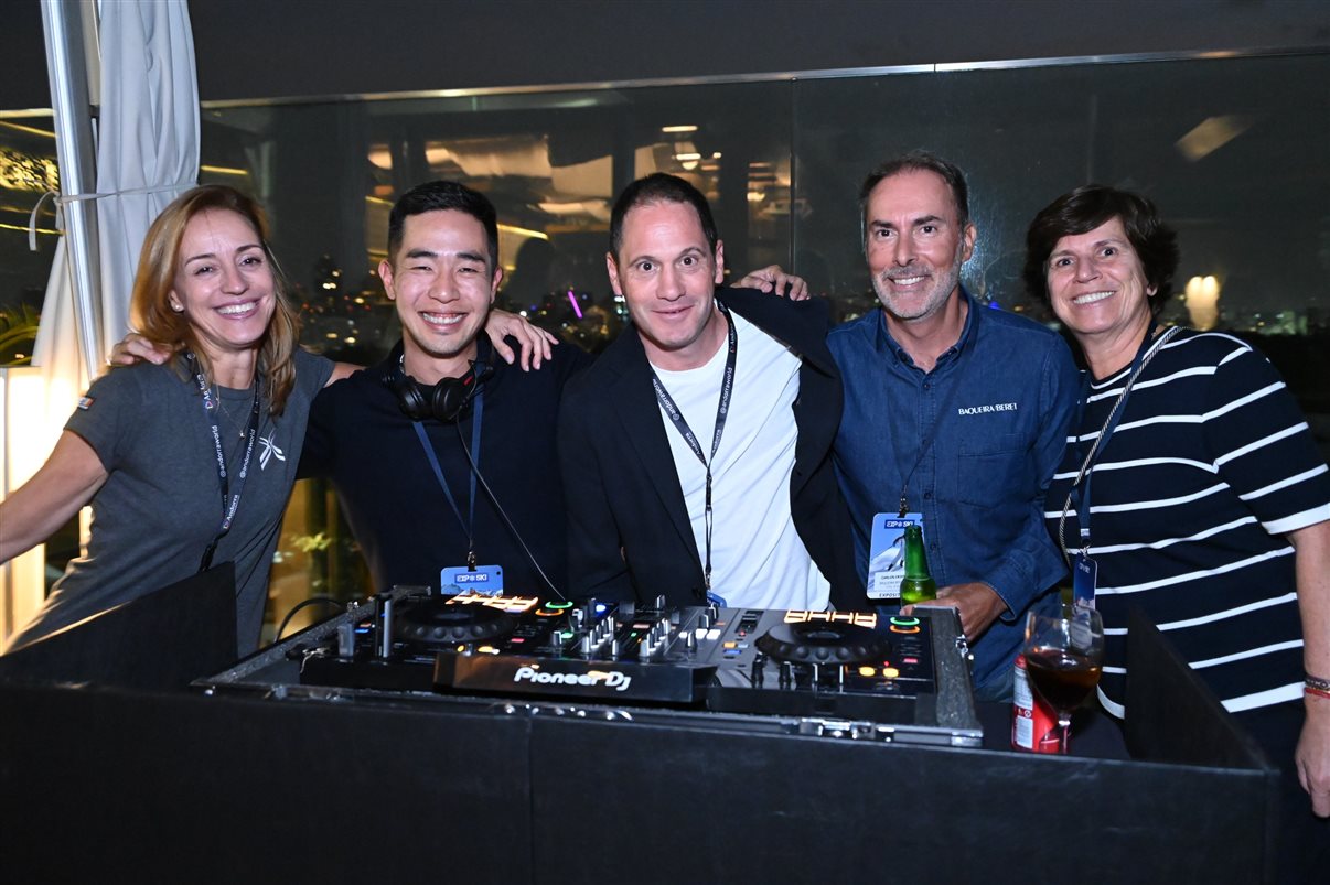 Ester Servat, do GranValira Resorts, Guilherme Ishikawa, da Sete Mares, Jordi Haro, da Andorra Tourisme, Carlos Cristóbal, da Baqueira Beret & Vak d'Aran, e Adriana Boischio, da ExpoSKI