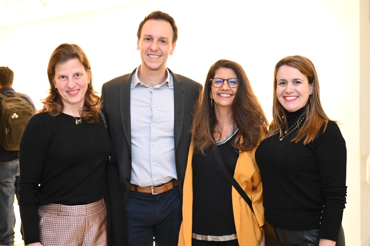 Tatiana Harfush, da Setur Bahia, entre Marianna Alcorta, Bruno Waltrick e Juliana Assumpção, da Abav-SP | Aviesp 