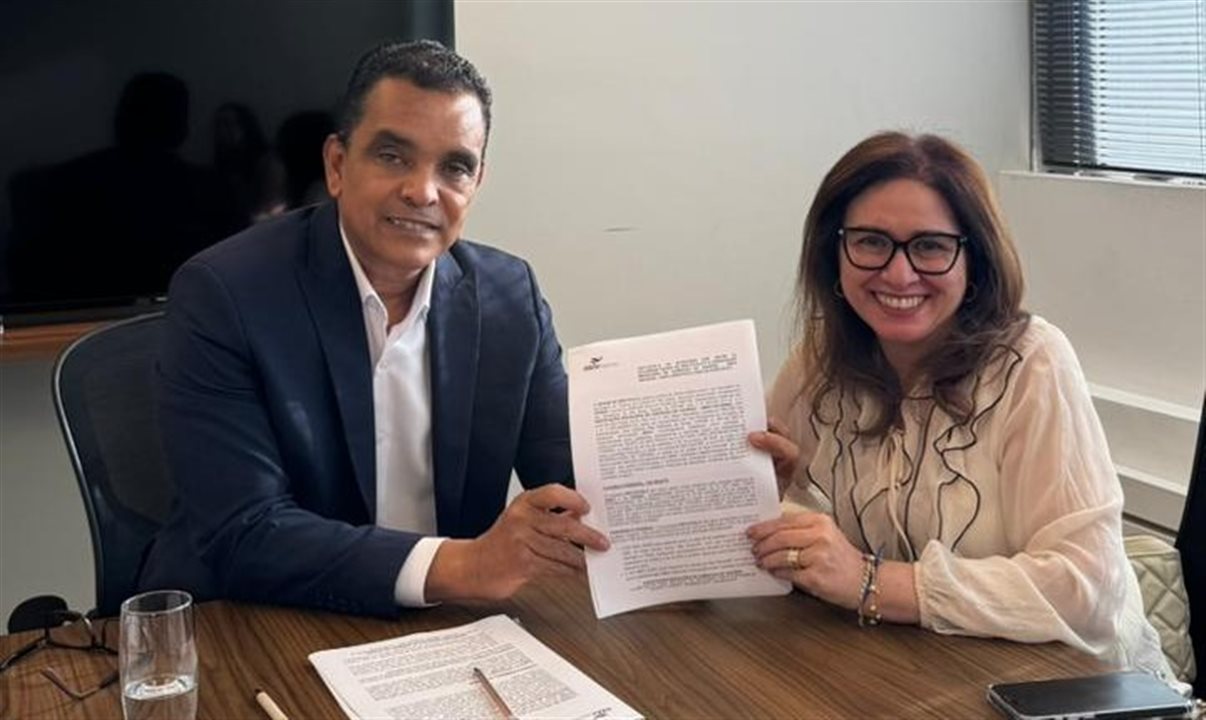 Rui Alves de Souza Júnior, secretário de Turismo de São Paulo, e Ana Carolina Medeiros, presidente da Abav Nacional