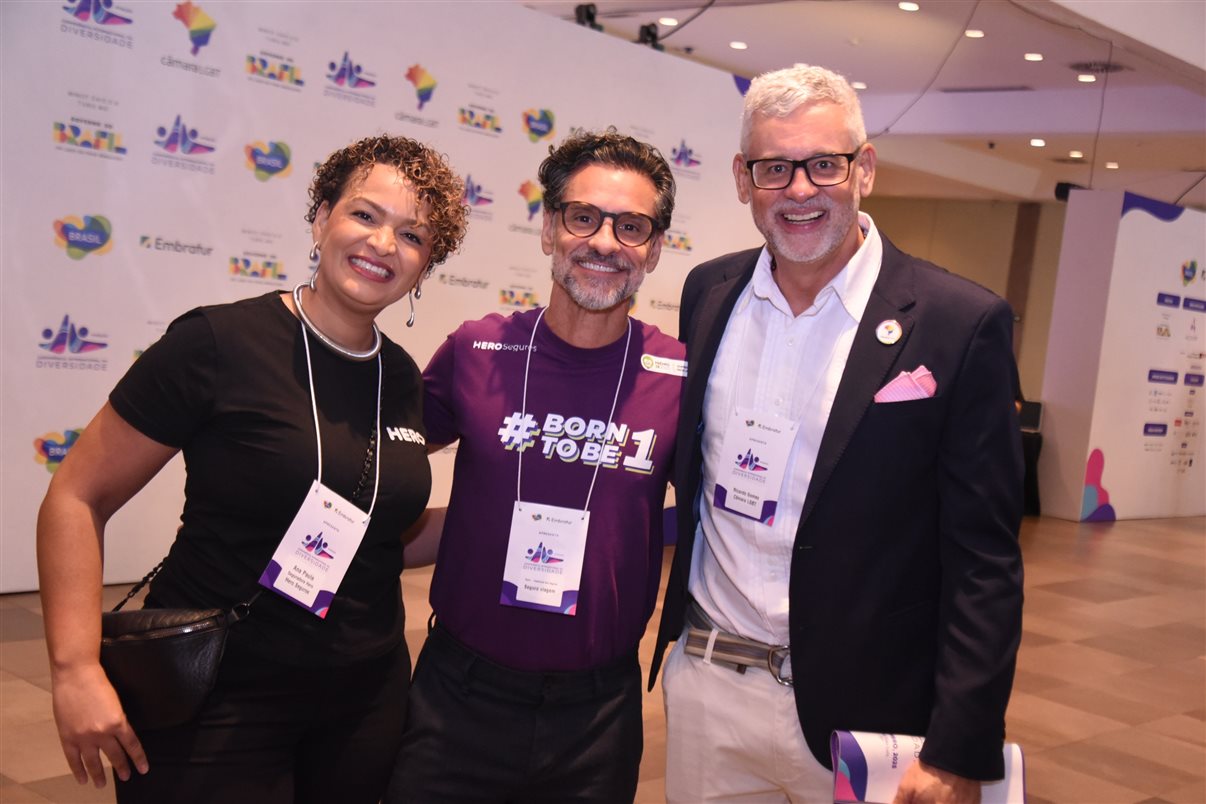 Ricardo Gomes, da Câmara LGBT, com Ana Paula e Saulo Boccanera, da Hero