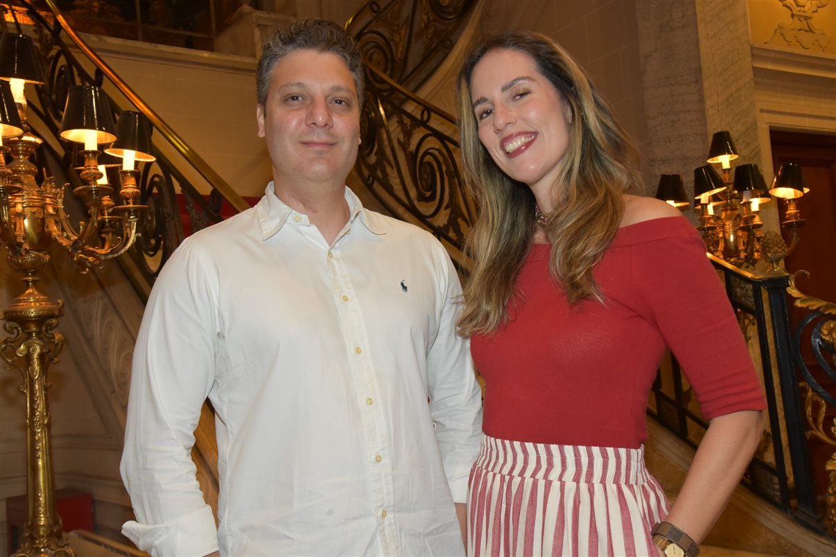 Carlos Barbosa e Alessandra Cardoso, da Vitrine Global, que representa o Turismo de Aruba no Brasil