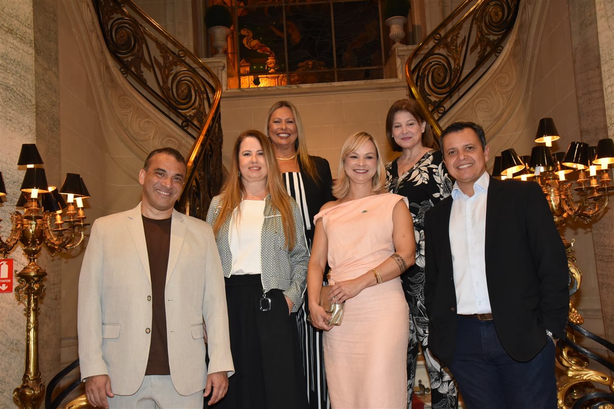 Ricardo Delfim, da Iberostar, Márcia Peixoto, da Red Sail DMC Aruba, Helena Costa, da Iberostar, Alessandra Cardoso, do Turismo de Aruba, Roberta Batista, da Copa Airlines, e Carlos Barbosa, do Turismo de Aruba