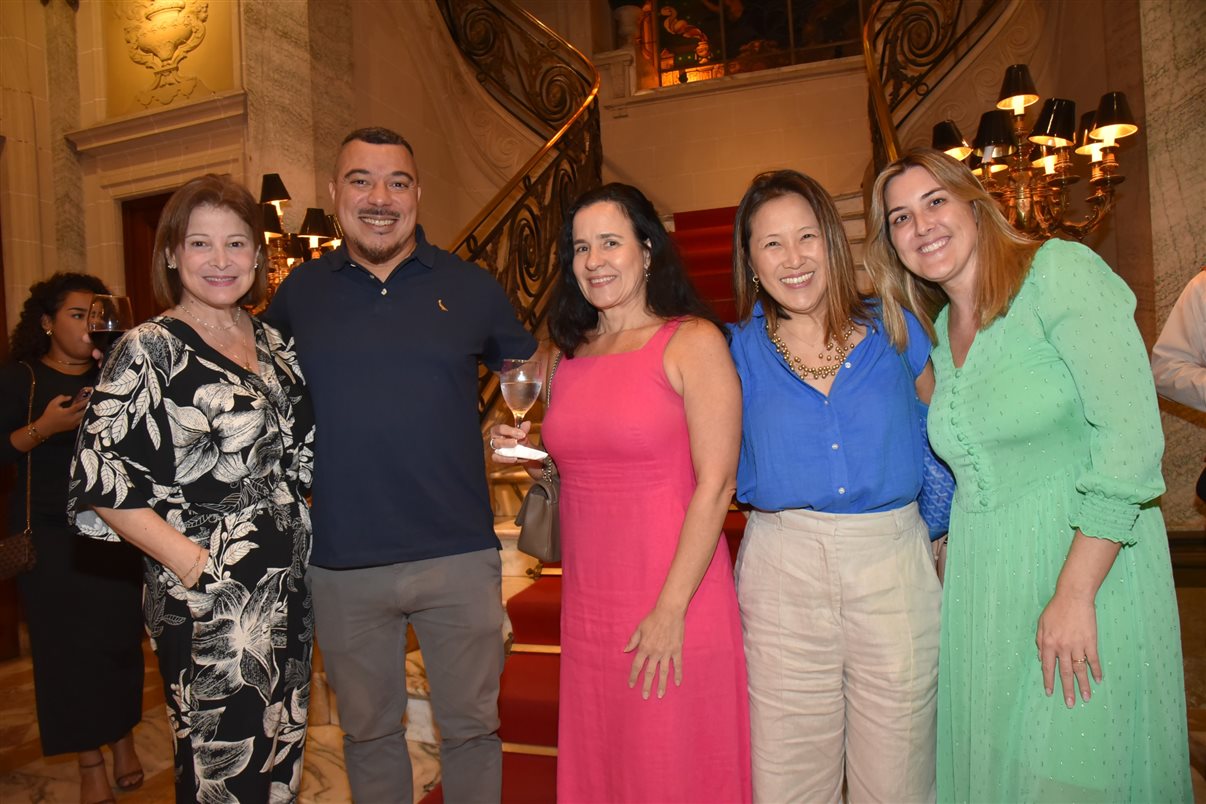 Carlos Barbosa e Alessandra Cardoso, da Vitrine Global, que representa o Turismo de Aruba no Brasil
