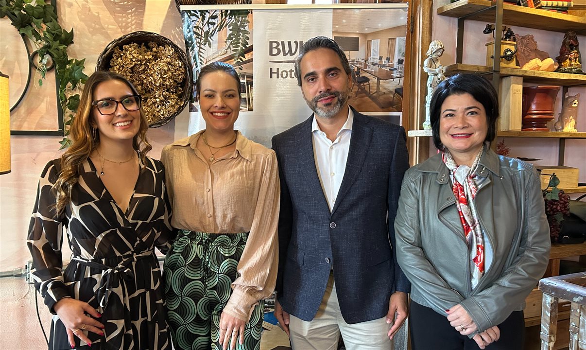 Larissa Vieira, Camila Zucoloto, Ricardo Manarini e Cláudia Godoy