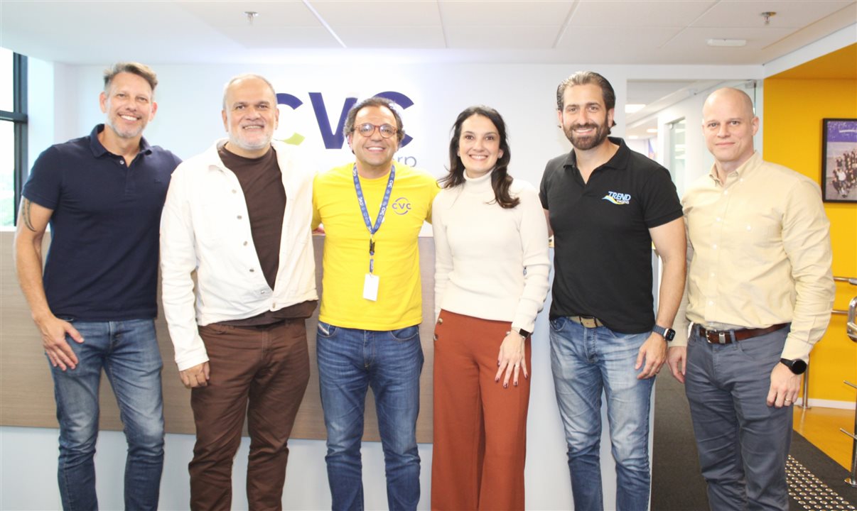 Ricardo Sidaras e Artur Luiz Andrade, da PANROTAS, Fabio Godinho, Karin Rocha e Bruno Heleno, da CVC Corp, e José Guilherme Alcorta, da PANROTAS