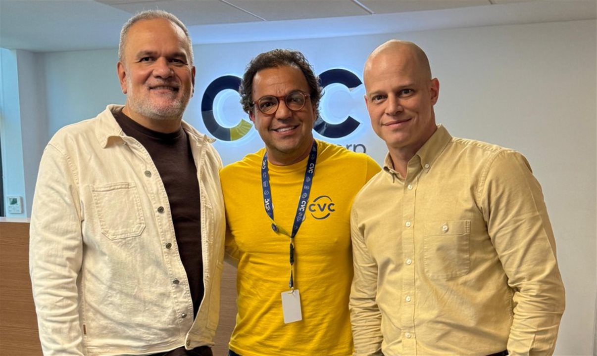 Artur Luiz Andrade e José Guilherme Alcorta, da PANROTAS, com Fabio Godinho, da CVC Corp