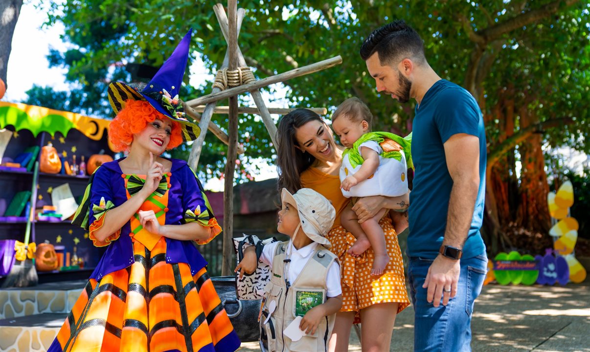 Quando o sol se põe, o Howl-O-Scream ganha vida no Busch Gardens Tampa Bay em datas selecionadas até 1º de novembro