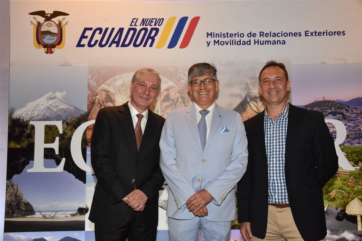 Luiz Strauss, presidente-executivo do Visit Rio e cônsul honorário do Equador para o RJ, Carlos Alberto, Embaixador do Equador, e Marcelo Siciliano, presidente da Abav-RJ