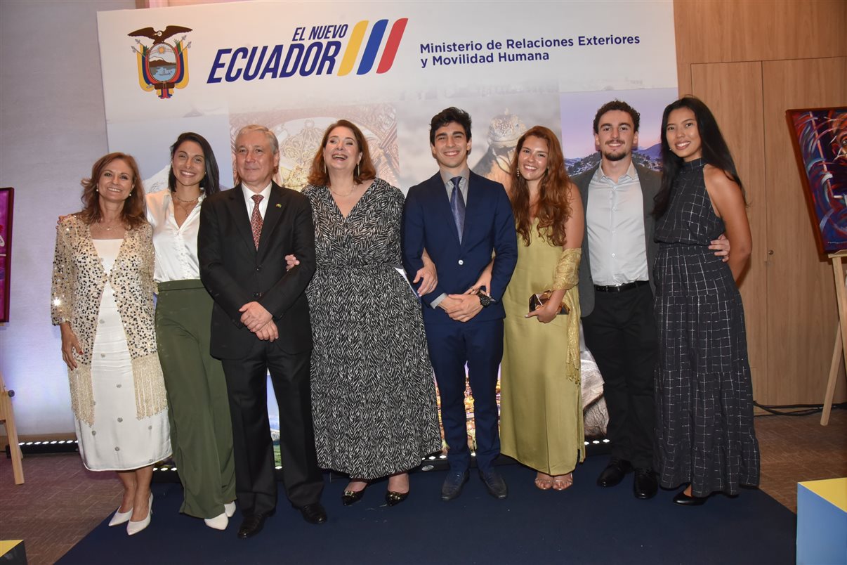 Franklin Guzman, da Embaixada do Equador, Luiz Strauss, do Visit Rio e cônsul do Equador para o RJ, e José Batidas, pintor