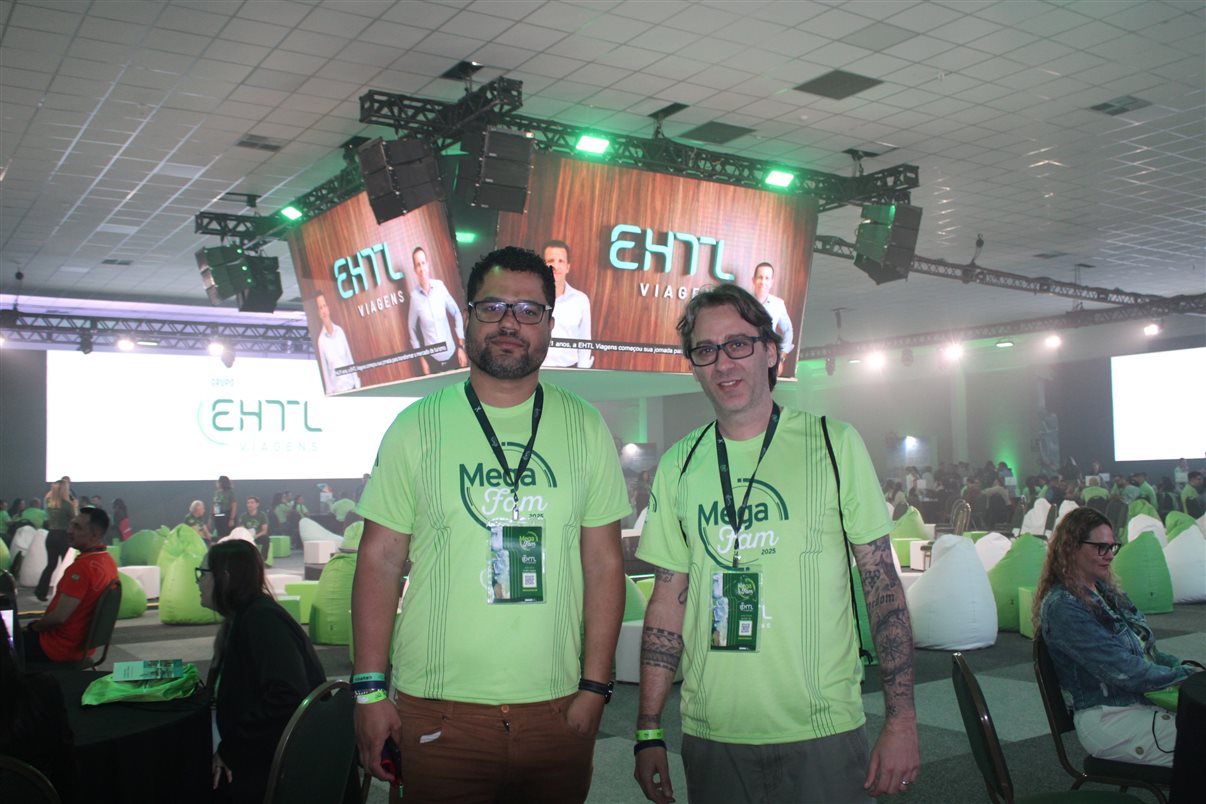 Aniversariantes do dia foram homenageados pela EHTL 