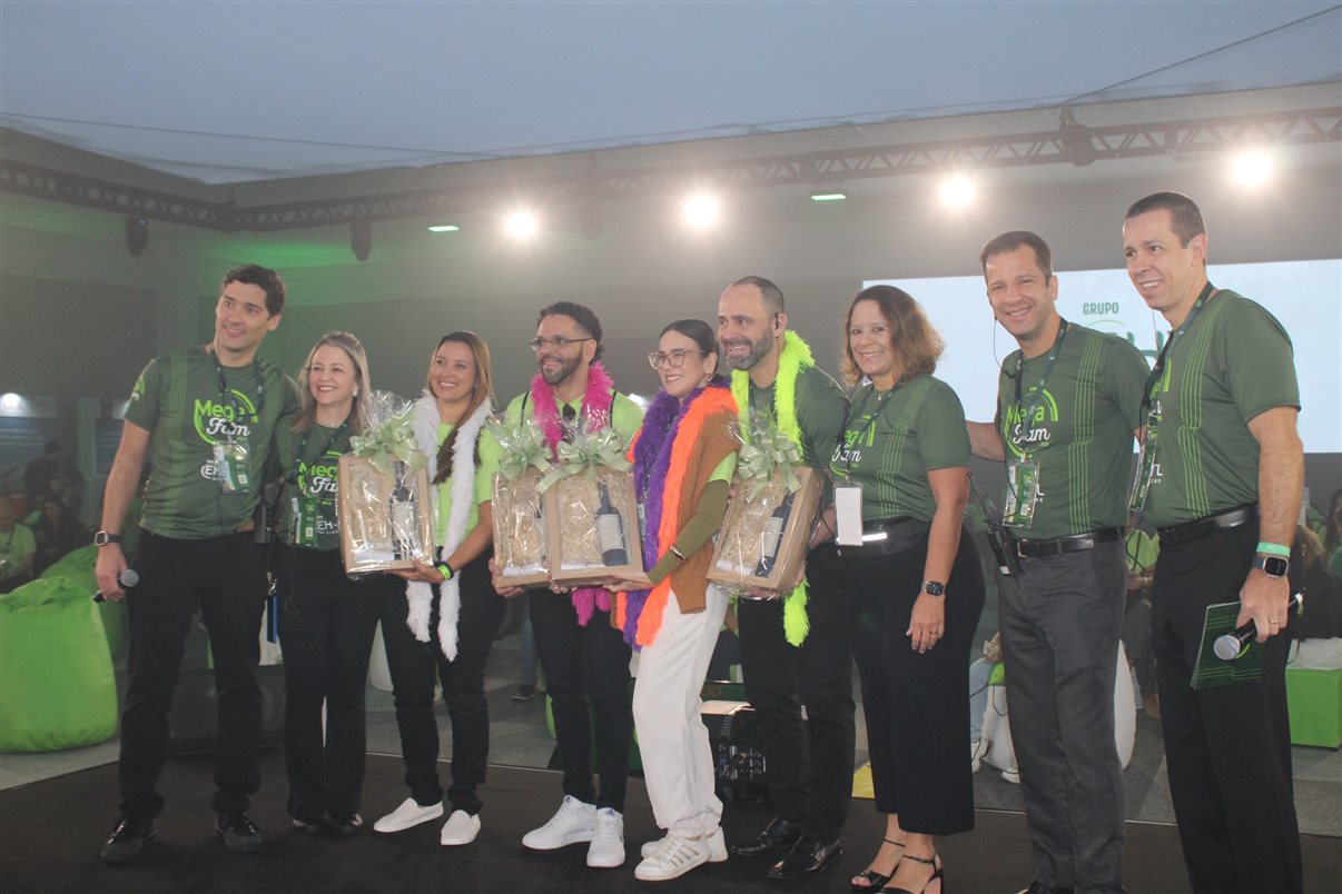 Aniversariantes do dia foram homenageados pela EHTL 
