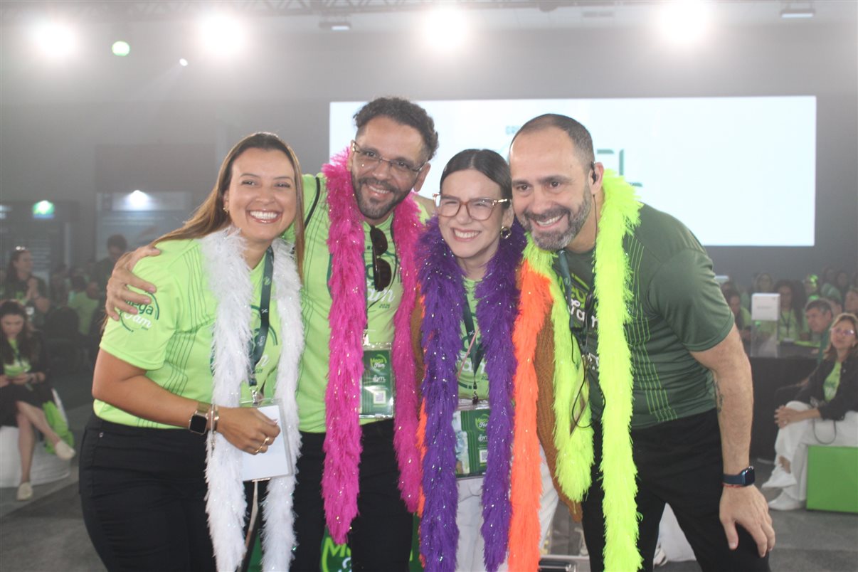 Aniversariantes do dia foram homenageados pela EHTL 