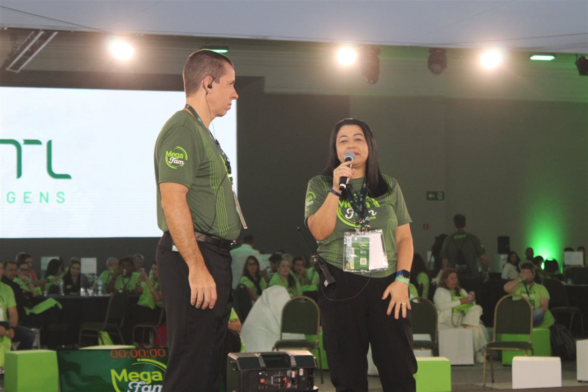 Aniversariantes do dia foram homenageados pela EHTL 