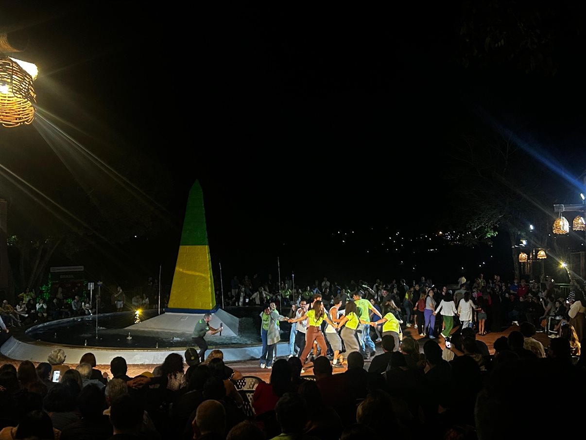 Aniversariantes do dia foram homenageados pela EHTL 