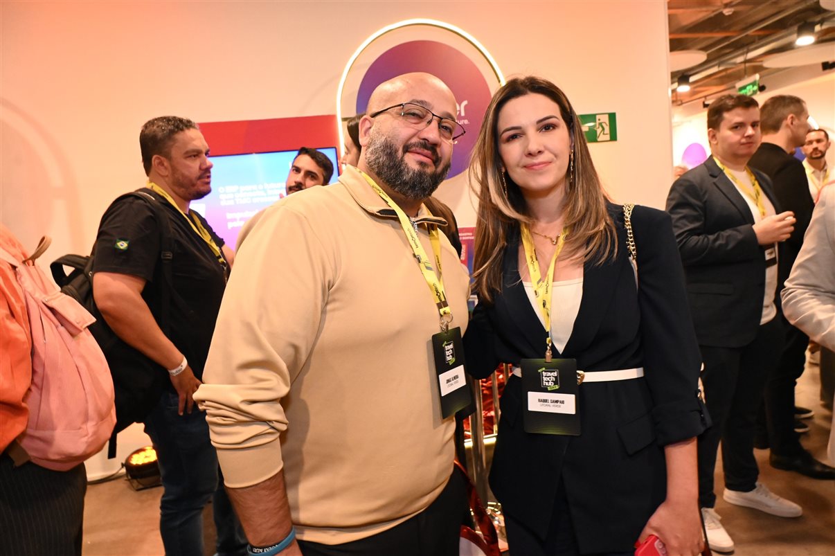 Giselle Pina, da Teresa Perez, e Leonardo Ortega, da BestBuy Travel
