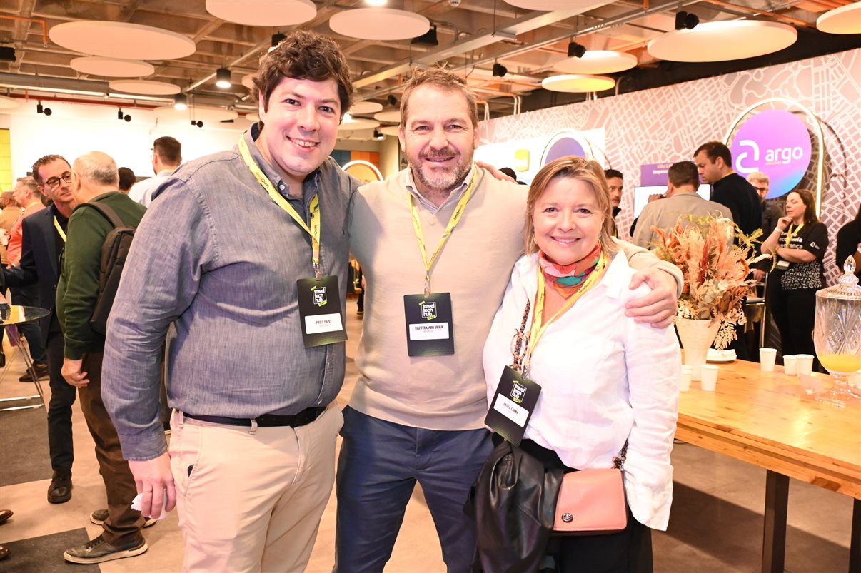 Giselle Pina, da Teresa Perez, e Leonardo Ortega, da BestBuy Travel