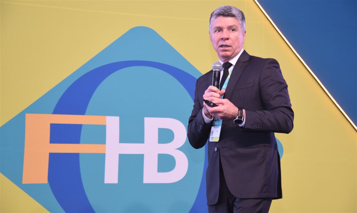 Beto Caputo, presidente do Conselho de Administração do Fohb, fez a abertura do evento