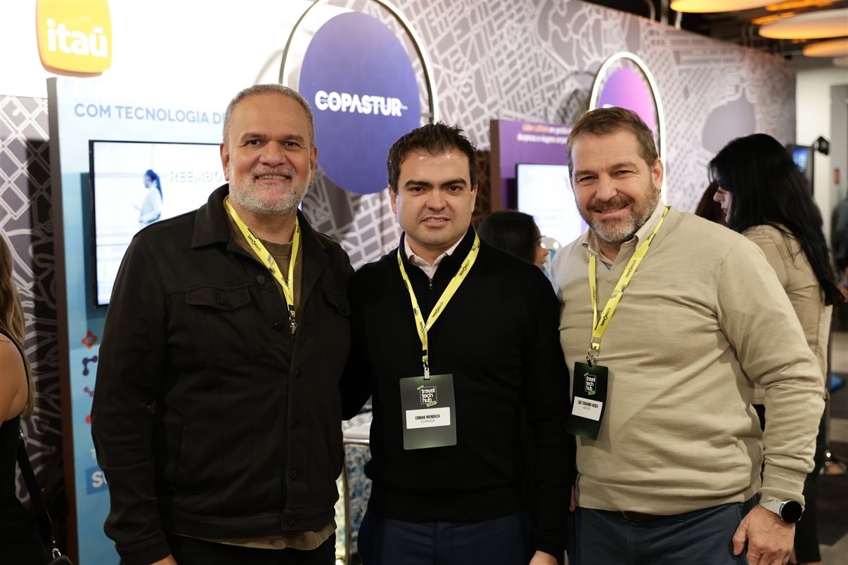 Artur Andrade, da PANROTAS, Edmar Mendoza, da Copastur, e Luiz Fernando, da Krooze