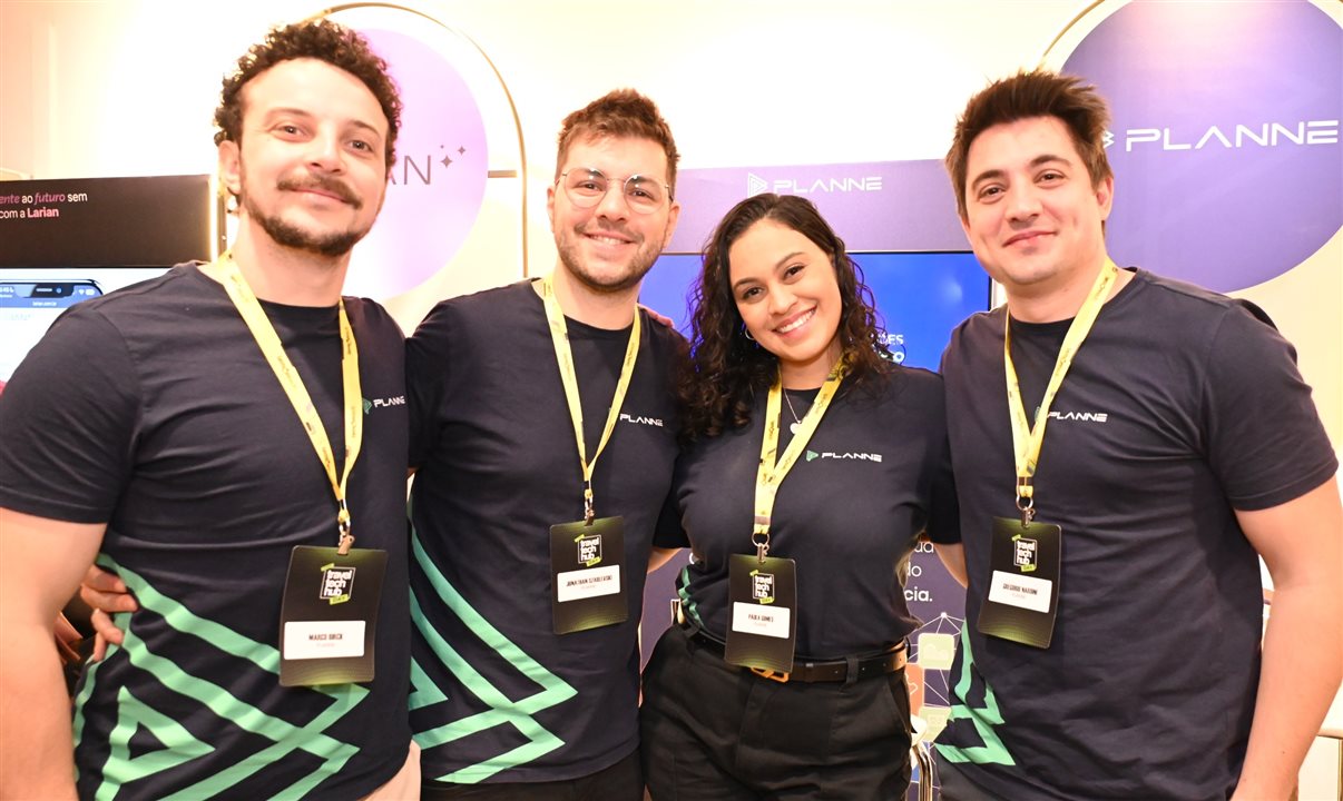 Marco Brick, Jonathan Szablevski, Paula Gomes e Gregório Nardini, da Planne