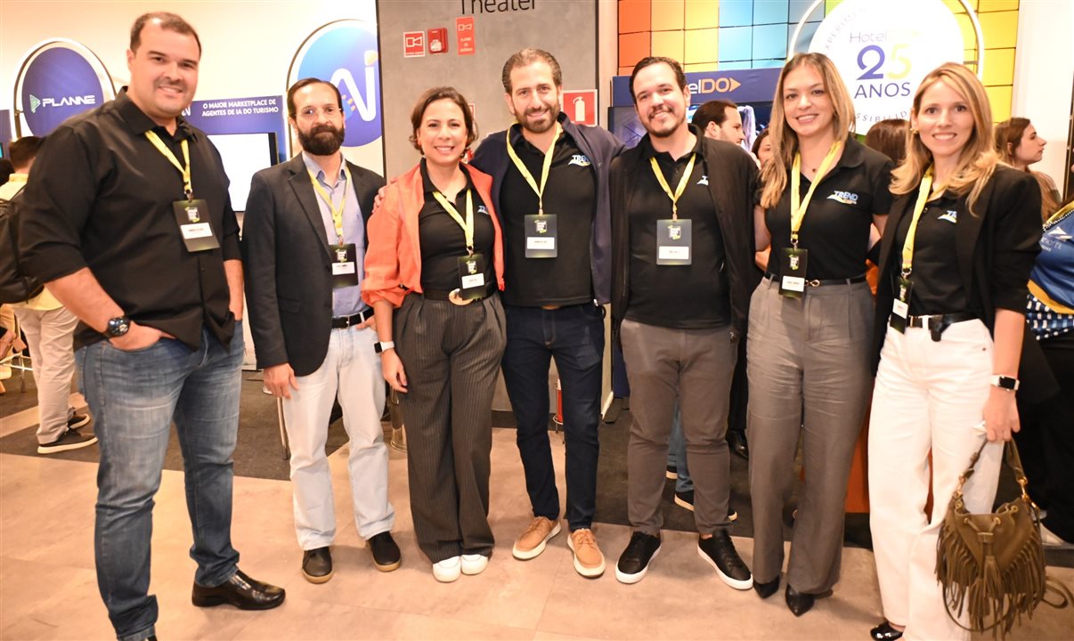 Rodrigo Bezerra e Italo Simões, da Pontestur, com Cassia Valle, Bruno Heleno, John Souza, Luciana Lourenço e Noah Britto, da Trend